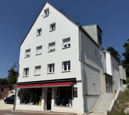 Mehrfamillienhaus mit Gewerbefläche
